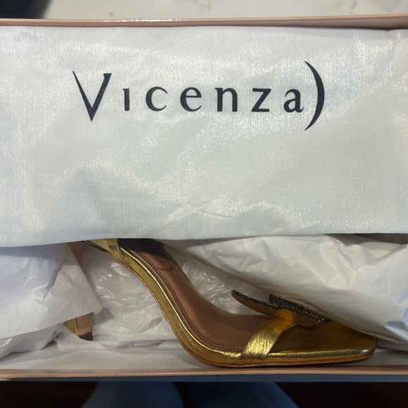 Vicenza Butterfly Wrap
Heels NEW - Picture 10 of 10